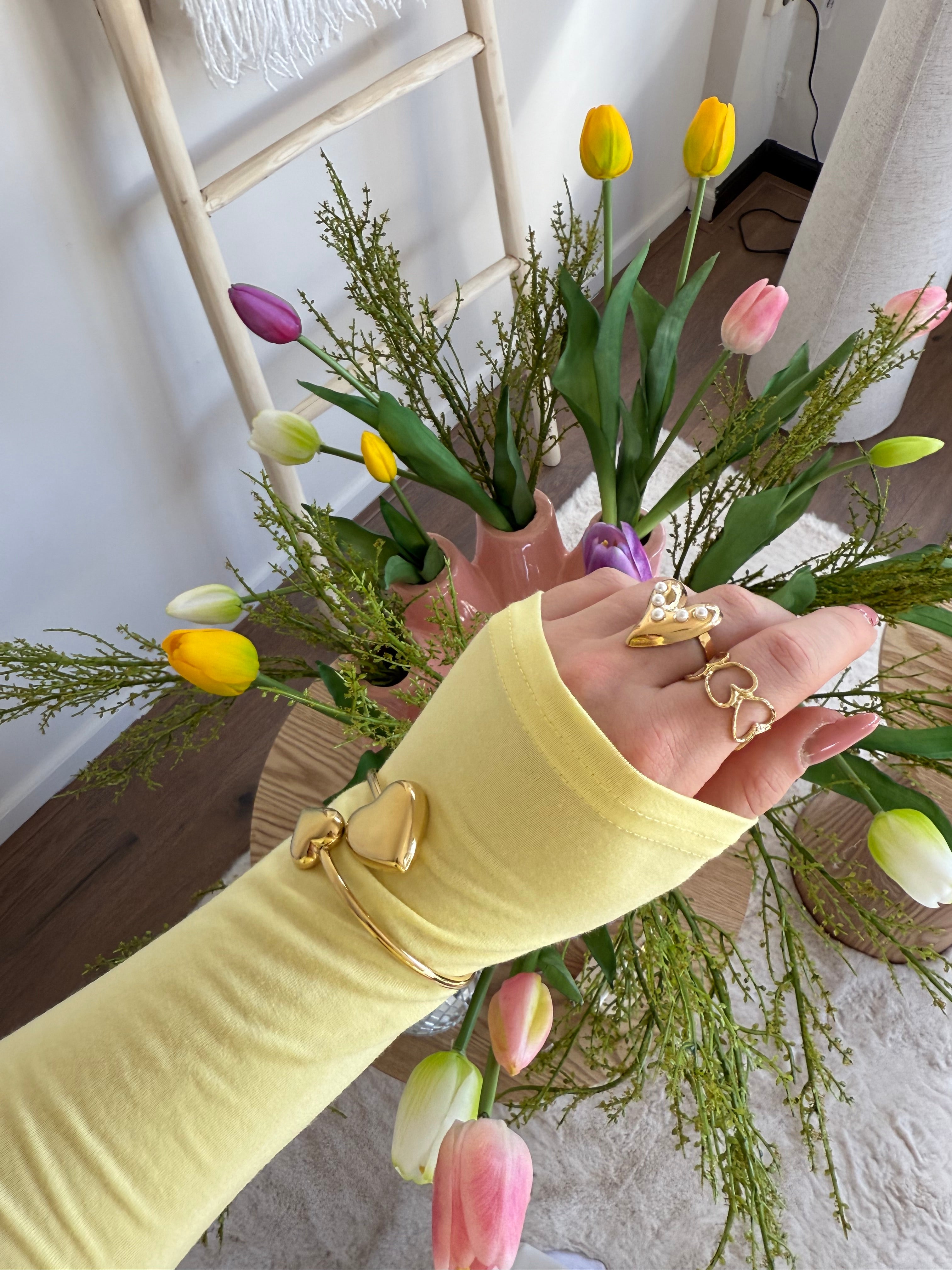 Hugging hearts ring