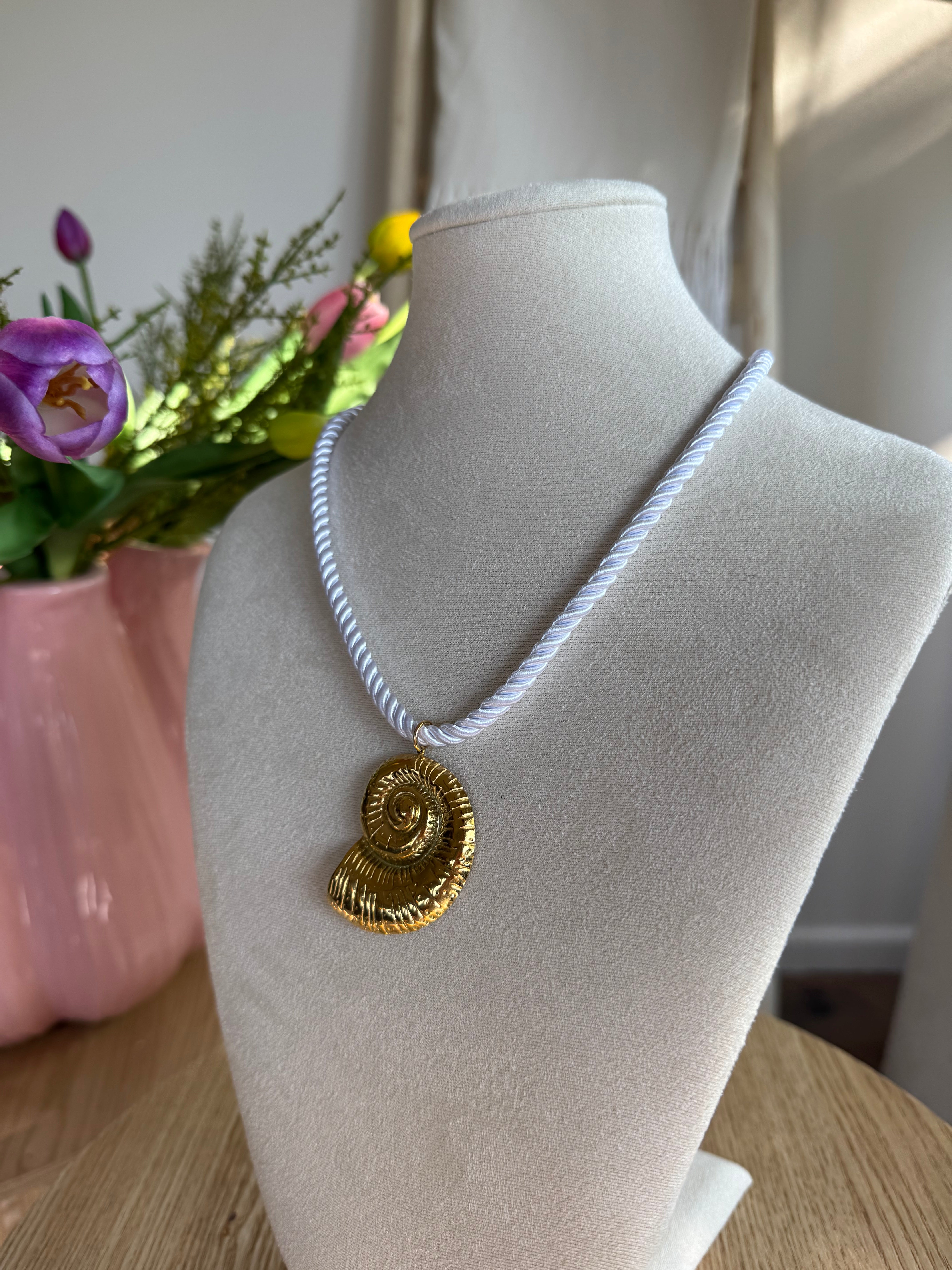 Beachy necklace