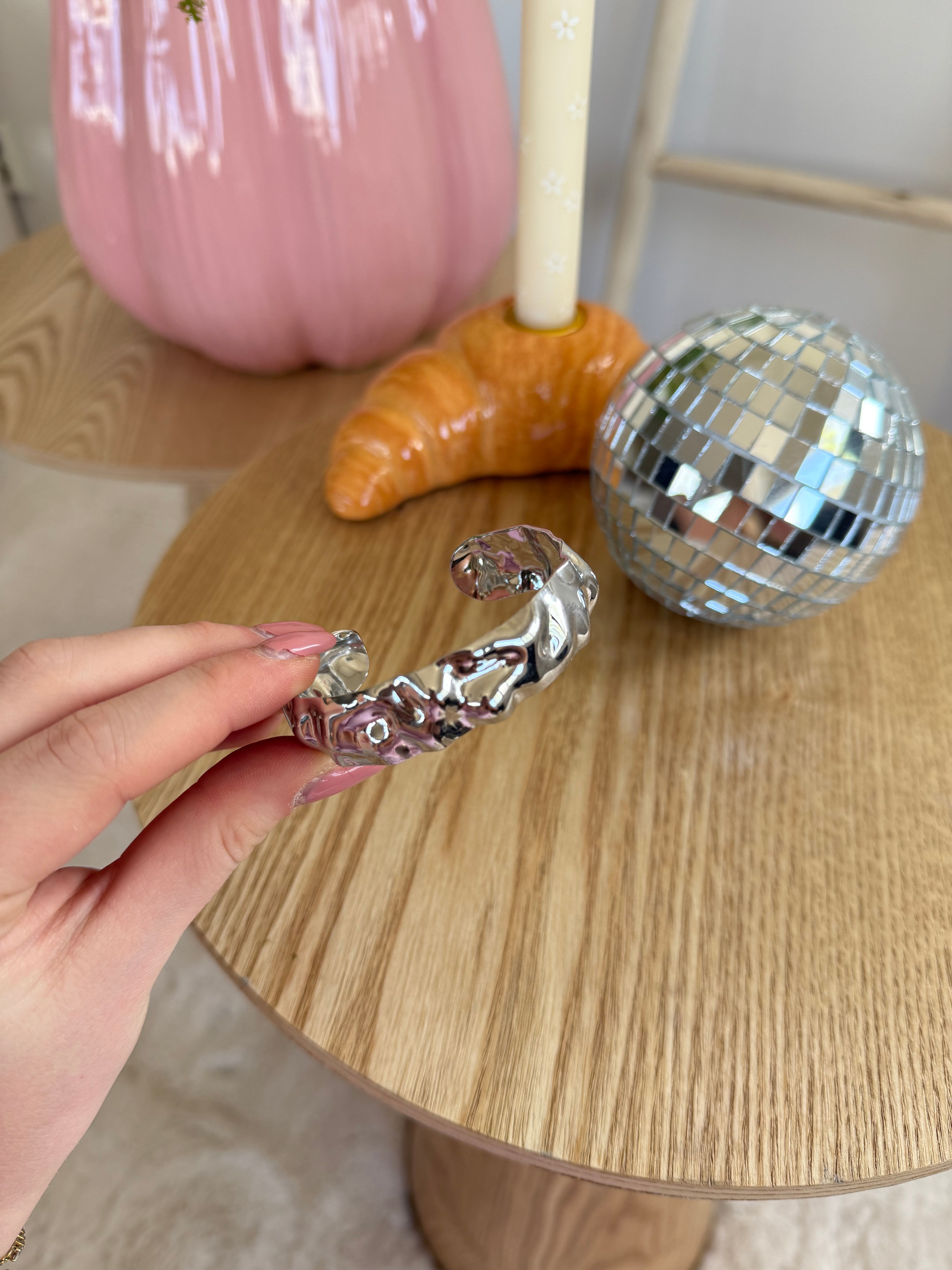 Waves of elegance bangle