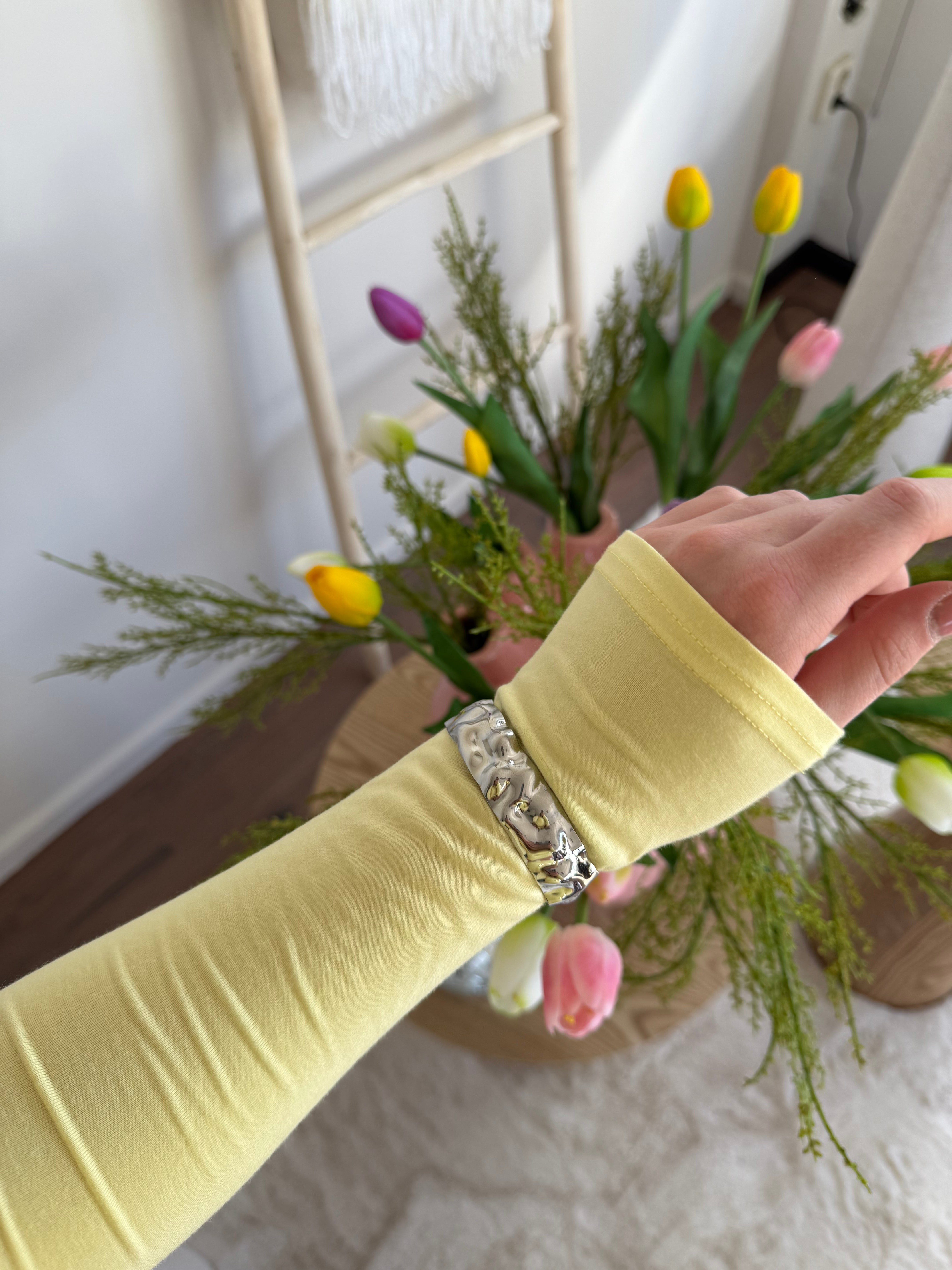 Waves of elegance bangle