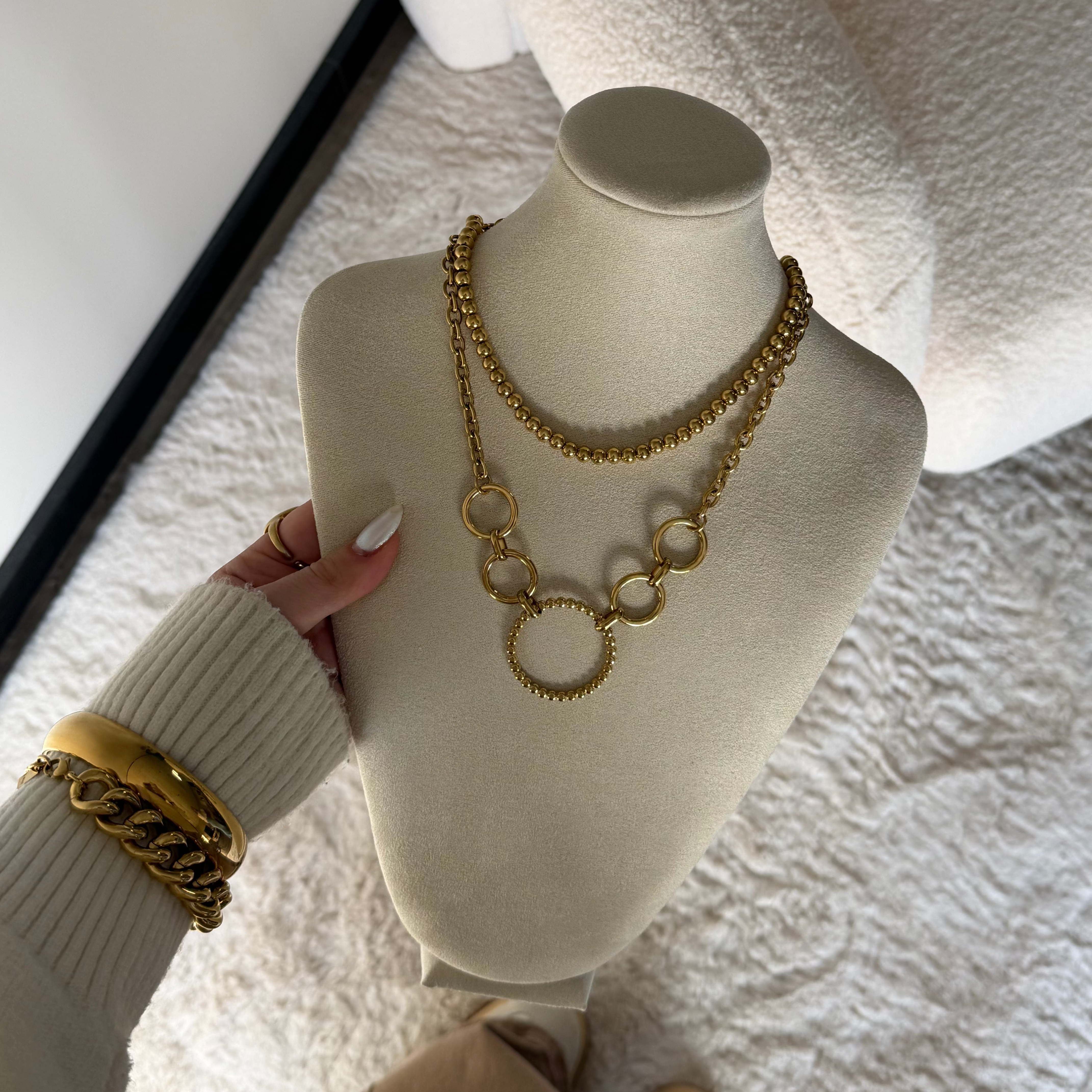 Loop Necklace